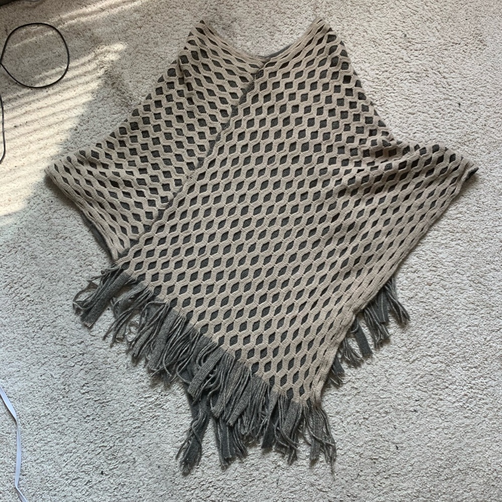Tassel Army Green & Tan Poncho Sz.M/L